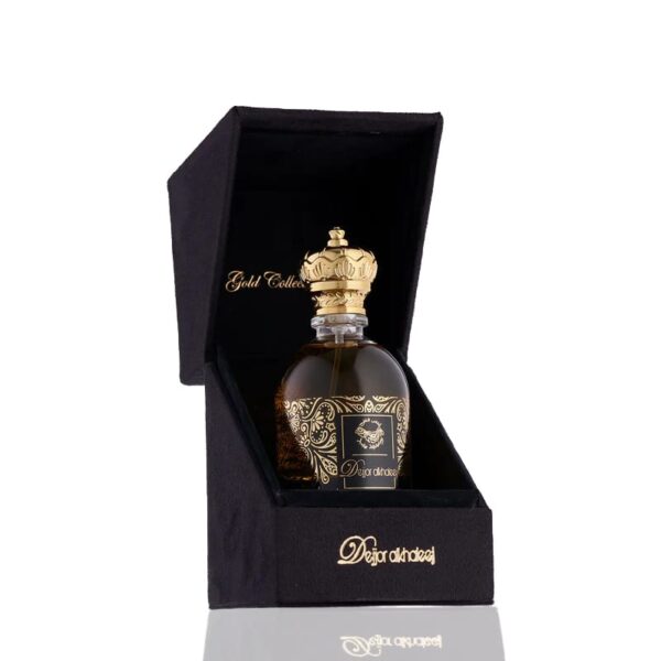 Dejjor Alkhaleej - ديجور الخليج Brand: Anfas Al Khaleej Perfumes Fragrance Type: eau de parfum Size: 100ml Fragrance Family: Floral / Woody Fragrance Description: Top Note: Turkish rose, Bulgarian rose Middle Note: Oud, Rich vanilla, Vetiver Base Note: Frankincense, Leather and Oakmoss العلامة التجارية: أنفاس الخليج للعطور نوع العطر: او دي بارفان الحجم: 100 مل من عائلة العطور الوردية الخشبية :مكونات العطر النوتة العليا: ورد تركي ، ورد بلغاري النوتة الوسطى "قلب العطر": العود ، الفانيليا الغنية ، نجيل الهند
