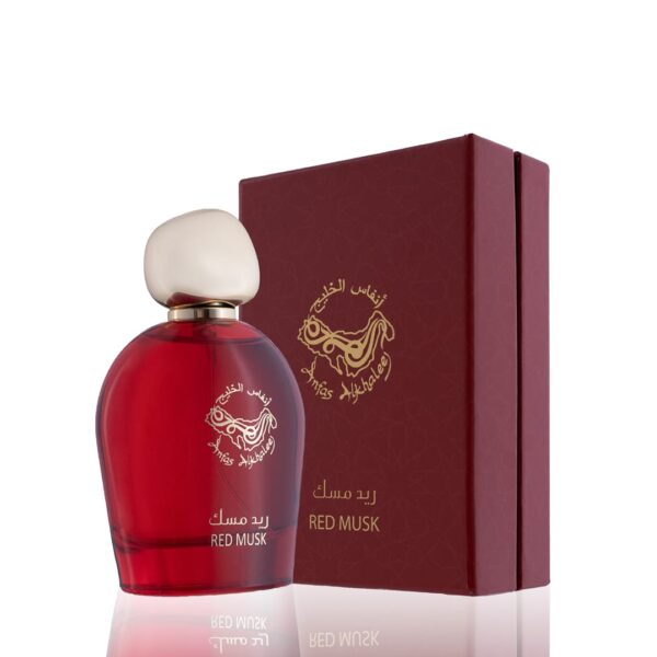 Red Musk - المسك الأحمر Brand: Anfas Al Khaleej Perfumes Fragrance Type: eau de parfum Size: 100ml Fragrance Family: Floral / Sweet Fragrance Description: Top Note: Mandarin Orange, Grapefruit, Peach, Toffee Middle Note: Rose, Violet, Patchouli Base Note: Musk, Moss العلامة التجارية: أنفاس الخليج للعطور نوع العطر: او دي بارفان الحجم: 100 مل من عائلة العطور الزهرية الحلوة :مكونات العطر النوتة العليا: برتقال الماندرين ، جريب فروت ، خوخ ، توفي النوتة الوسطى "قلب العطر": ورد ، بنفسج ، باتشولي (قاعدة العطر"النوتة السفلى": مسك ، موس (طحلب