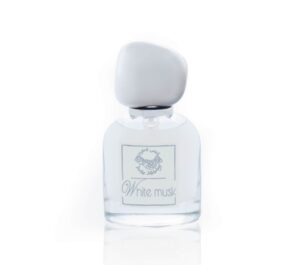 White Musk – مسك أبيض Brand: Anfas Al Khaleej Perfumes Fragrance Type: eau de parfum Size : 100ml Fragrance Family: Floral/Powdery Fragrance Description: Top Note: Orange, Rhubarb, Violet Middle Note: Cedar wood, Lily, Rose Base Note: Musk, Amber, Tonka bean العلامة التجارية: أنفاس الخليج للعطور نوع العطر: او دي بارفان الحجم: 100 مل من عائلة الزهور/البودرة :مكونات العطر النوتة العليا: البرتقال ، الراوند ، البنفسج النوتة الوسطى “قلب العطر”: خشب شجرة الأرز ، الزنبق ، الورد الجوري قاعدة العطر”النوتة السفلى”: المسك ، العنبر ، حبوب فول التونكا